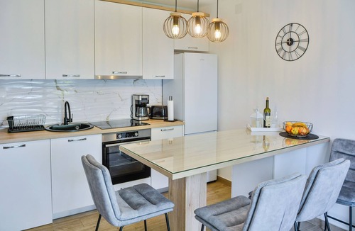 Senj Apartment | "DADO" Apartment with a view of the sea, just a 2-minute walk from the beach—book now!