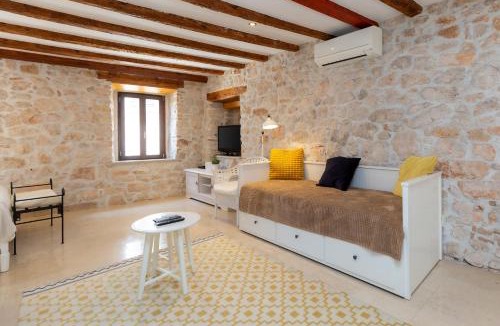 Rovinj Apartment | DeAmicis Studios by Irundo