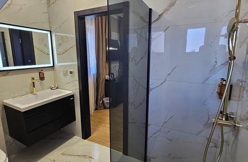 Plitvica Selo Hotel | Deluxe Suite with Private Outdoor Jacuzzi & Terrace