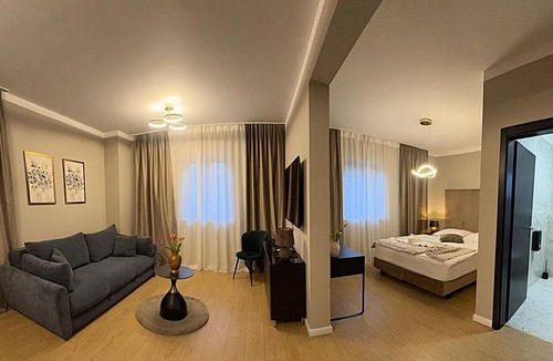 Plitvica Selo Hotel | Deluxe Suite with Private Outdoor Jacuzzi & Terrace