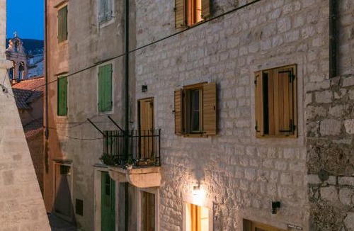Komiza Apartment | Demaria apartman u Komiži s pogledom na more