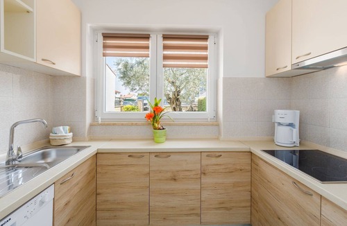 Brulo House | Dog-friendly holiday home just 700 metres from the beach with barbecue and washing machine