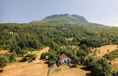Popov Most House | Domacinstvo Paprica Tjentiste
