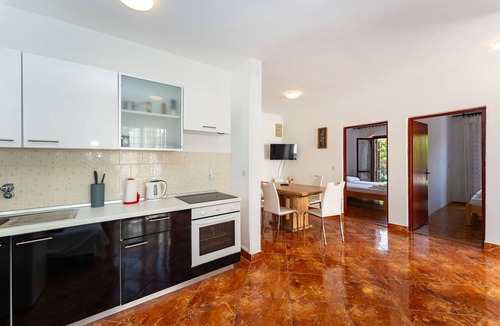 Zrce Apartment | Drazen Charming First Floor Apartment