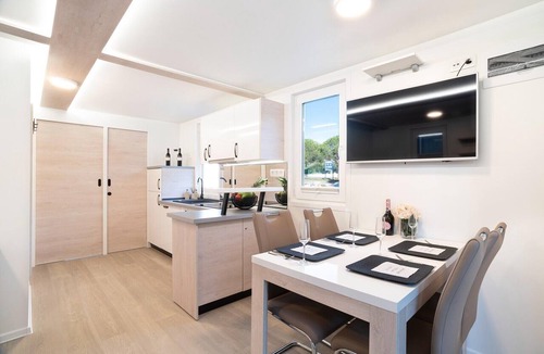 Seca Boat Rental | Dreamy houseboat by the sea with terrace and hot tub