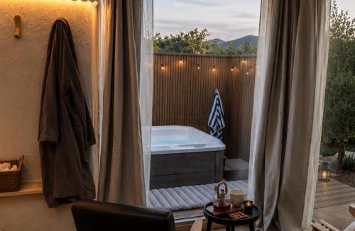 Slap Apartment | DU HISKA-Private Jacuzzi & IR Sauna