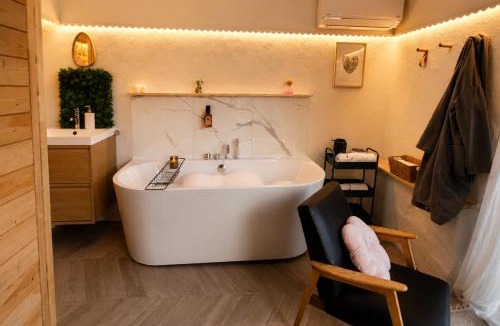 Slap Apartment | DU HISKA-Private Jacuzzi & IR Sauna