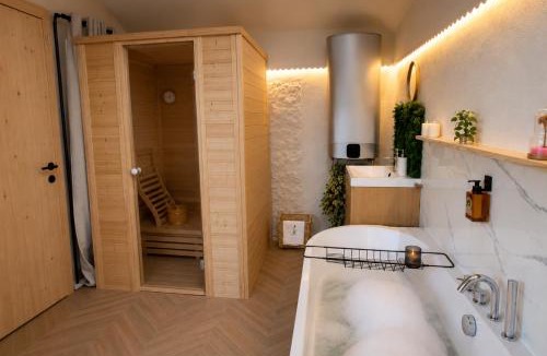 Slap Apartment | DU HISKA-Private Jacuzzi & IR Sauna