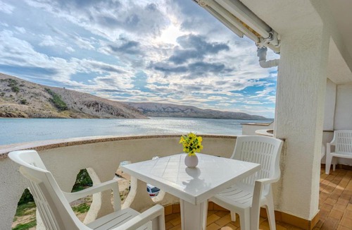 Metajna Apartment | Dubravko