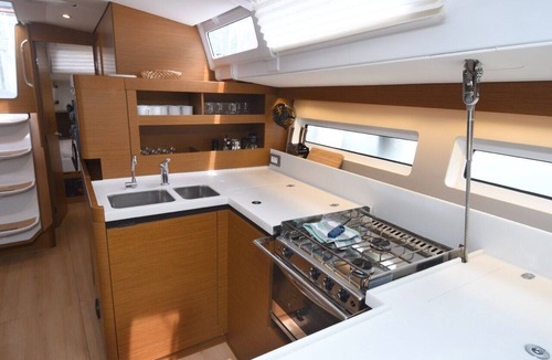 Komolac Boat Rental | Dubrovnik Delight: A Sun-Kissed Sailing Experience