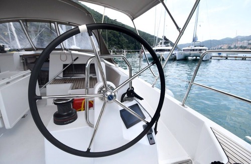 Komolac Boat Rental | Dubrovnik Delight: A Sun-Kissed Sailing Experience