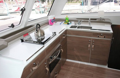 Komolac Boat Rental | Dubrovnik Delight: A Sun-Kissed Sailing Experience