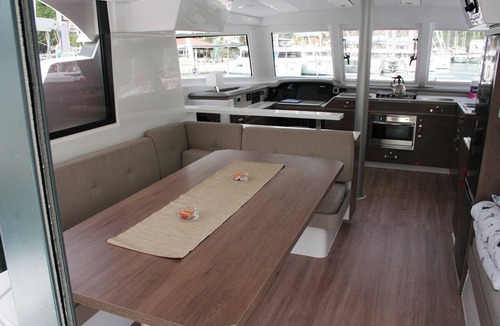 Komolac Boat Rental | Dubrovnik Delight: A Sun-Kissed Sailing Experience