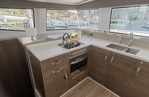 Komolac Boat Rental | Dubrovnik Delight: A Sun-Kissed Sailing Experience