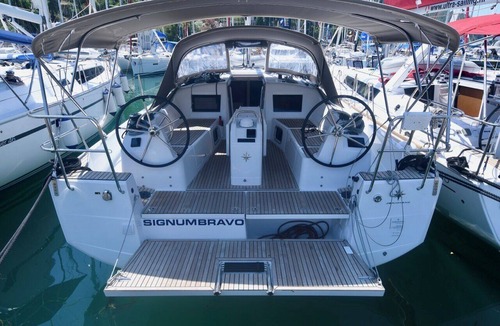 Komolac Boat Rental | Dubrovnik Delight: A Sun-Kissed Sailing Experience