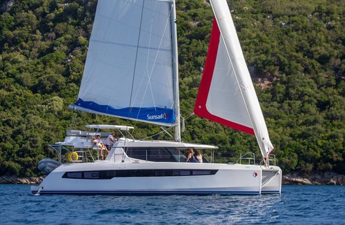 Komolac Boat Rental | Dubrovnik Delight: A Sun-Kissed Sailing Experience