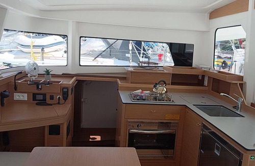 Komolac Boat Rental | Dubrovnik Delight: A Sun-Kissed Sailing Experience