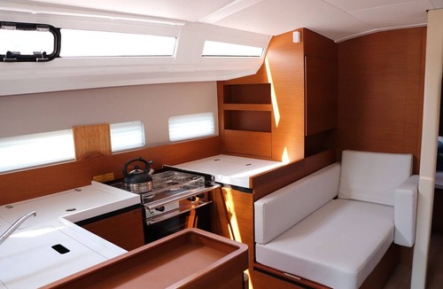 Komolac Boat Rental | Dubrovnik Delight: A Sun-Kissed Sailing Experience