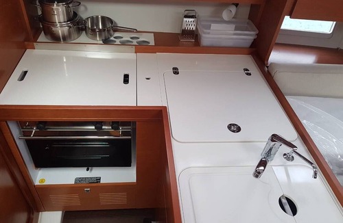 Komolac Boat Rental | Dubrovnik Delight: A Sun-Kissed Sailing Experience
