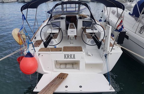 Komolac Boat Rental | Dubrovnik Delight: A Sun-Kissed Sailing Experience
