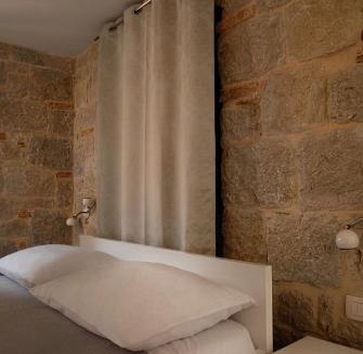 Split House | Elegant Residence Rooms & Apartments