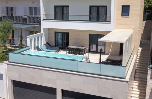 Bili brig Villa | Elite villa- 5 minutes to the beach