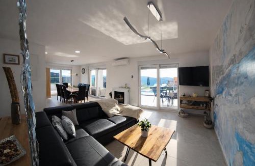 Cerovlje Villa | Entire Vacation Home - Heated Pool,Jacuzzi & Sauna