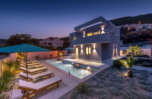 Zaton Villa | Excellent Zaton Villa | 4 Bedrooms | Villa Obala Lagoona | Close to Sea