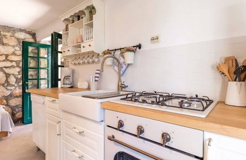Supetarska Draga House | für 6 Personen in Supetarska Draga by Interhome