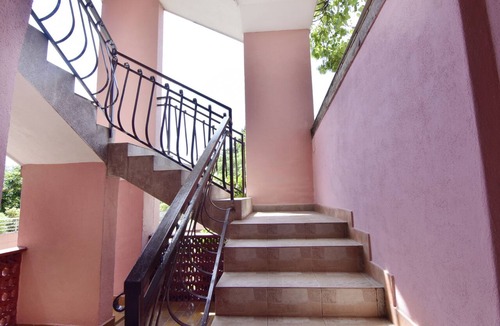 Monterol Apartment | Familiar and equipped flat for a cozy stay