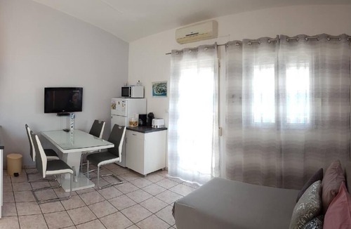 Stanici Apartment | Family Friendly Apartment in Stanići with Private Parking and Mountain View
