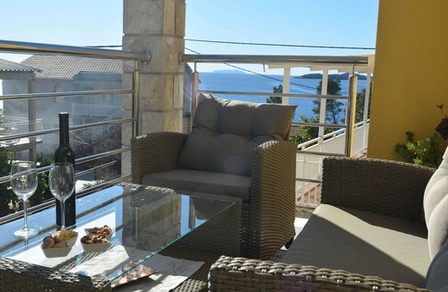 Brna Apartment | Fancy Apartments Dream - Deluxe One Bedroom Apartment with Balcony and Sea View (4)