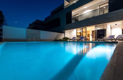 Komarna Villa | Ferienhaus für 8 Personen mit Pool und Meerblick