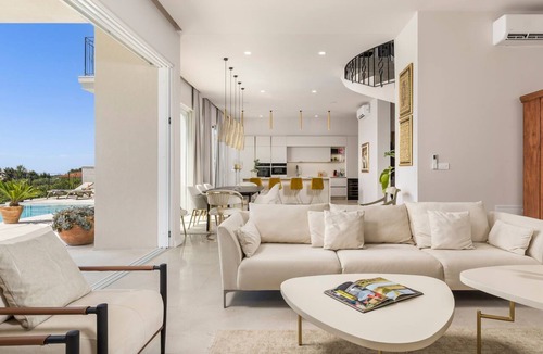 Bibali House | Ferienvilla "Monte Bibali" mit Infinity-Pool by Interhome
