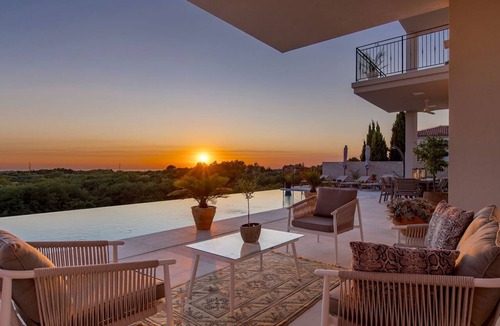 Bibali House | Ferienvilla "Monte Bibali" mit Infinity-Pool by Interhome