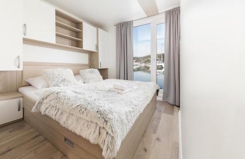 Seca Apartment | Floating Sea House Gong