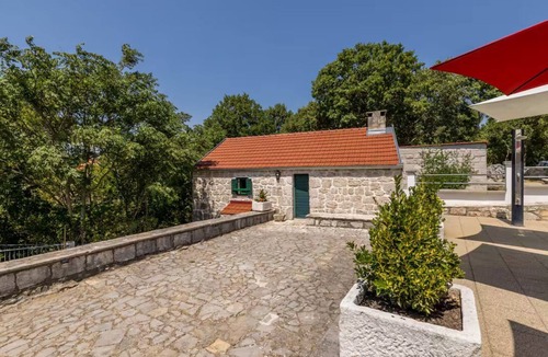 Lovrec House | Four Bedroom Villa with Outdoor Pool