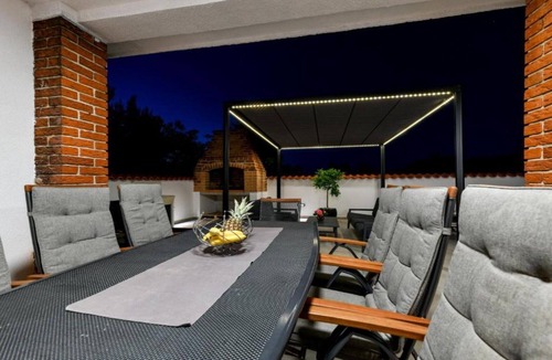Pasman House | Four Bedroom Villa With Hot Tub