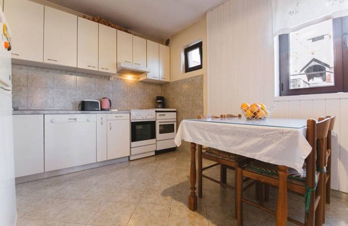 Marusici House | Funky-rustic House/w. heated Pool/between Split&Makarska; 250m from beach