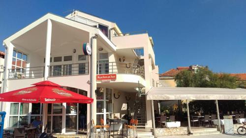 Veli Iz Apartment | Galeb