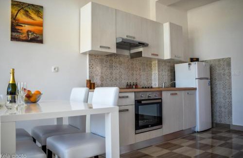 Veli Iz Apartment | Galeb