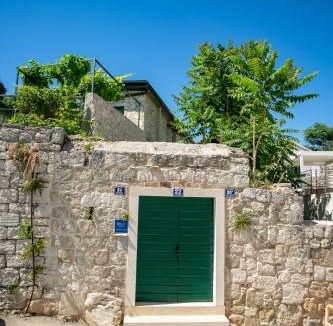 Split Apartment | Garden Apartment Hotel