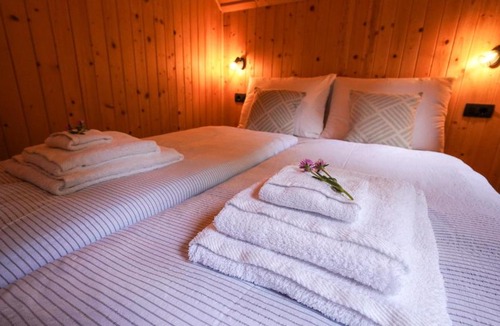 Kostel Ski Chalet | Glamping Avantura-Cozy Cabin for Two with Private Jacuzzi Kolpa Valley