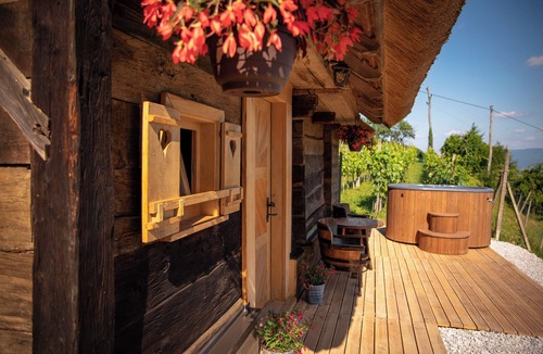Srednje Grcevje House | Glamping Paradise Škatlar