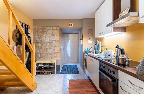 Cres House | Good vibes house