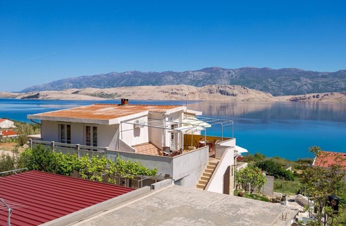 Bosana Apartment | Gorgeous apartment in Bosana with house sea view