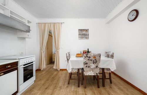 Makovci Apartment | Gorgeous apartment in Groznjan with WiFi