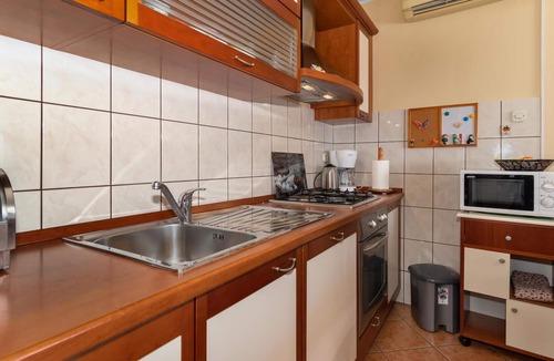 Rozmanici Apartment | Gorgeous apartment in Kostrena with WiFi