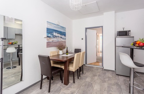 Malinska Apartment | Gorgeous apartment in Malinska with WiFi