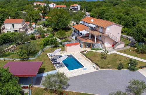 Sveti Ivan Dobrinjski Apartment | Gorgeous apartment in Malinska with swimming pool